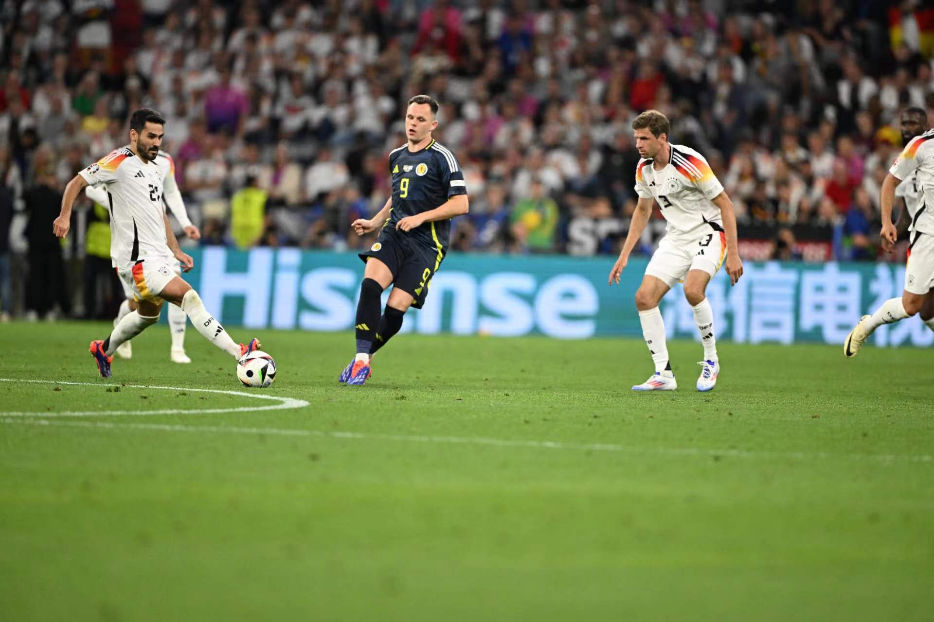 全球瞩目，精彩足球盛事瞬间回顾的简单介绍