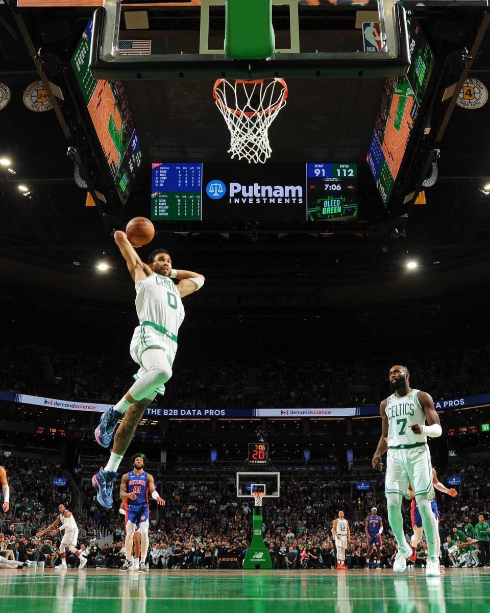 塔图姆回归赛场，败北首场状态亮眼，公牛观众沸腾！